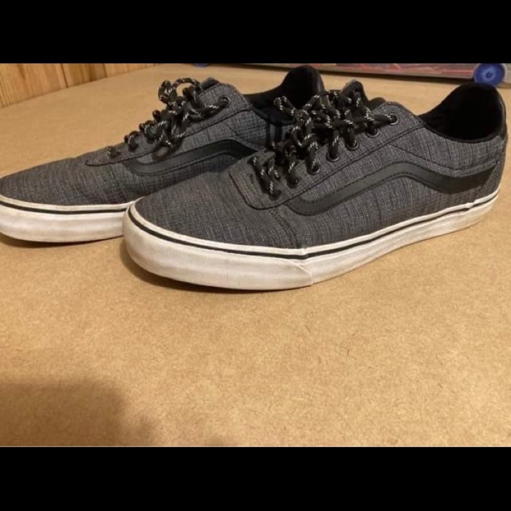 Charcoal grey Vans Deluxe Comfort.